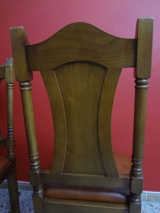 JUEGO DE 2 SILLAS MACIZAS DE CASTAÑO, DE SALÓN.