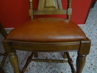 JUEGO DE 2 SILLAS MACIZAS DE CASTAÑO, DE SALÓN.