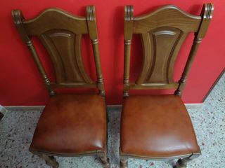 JUEGO DE 2 SILLAS MACIZAS DE CASTAÑO, DE SALÓN.