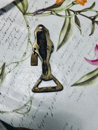 Apribottiglie in bronzo design vintage e tribale