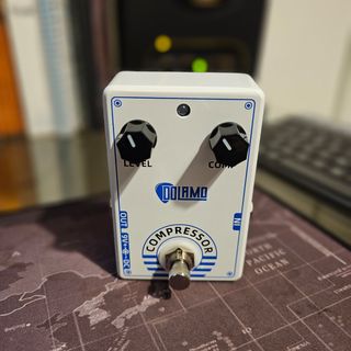 Pedales distorsión y compressor guitarra