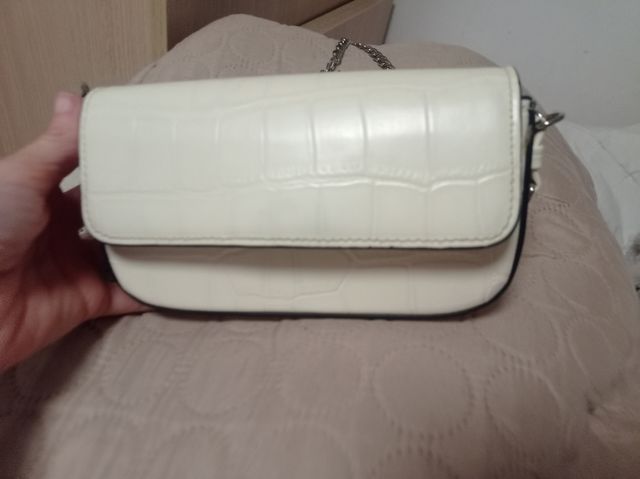Bolso chica Stradivarius.