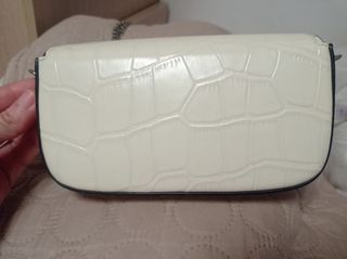 Bolso chica Stradivarius.