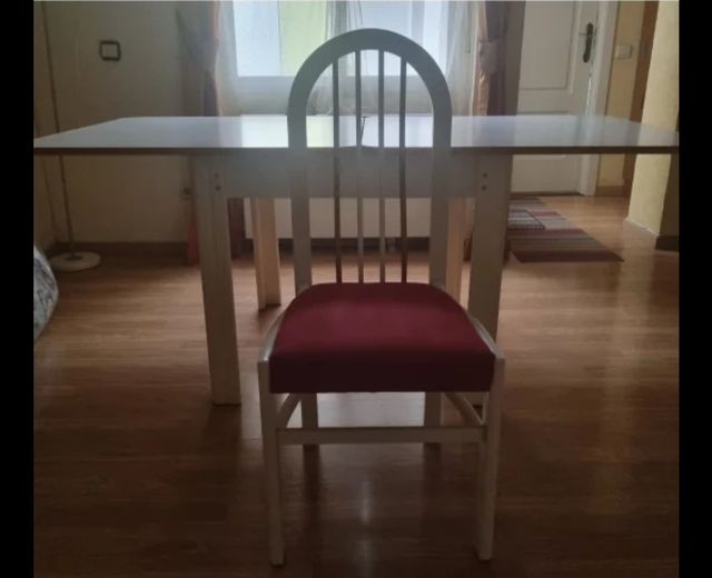 4 SILLAS LACADAS EN BLANCO POR 30€