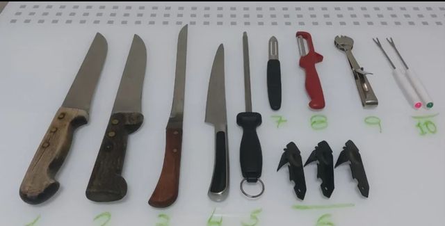 N° 182.- Cuchillos, Abrelatas y pinzas