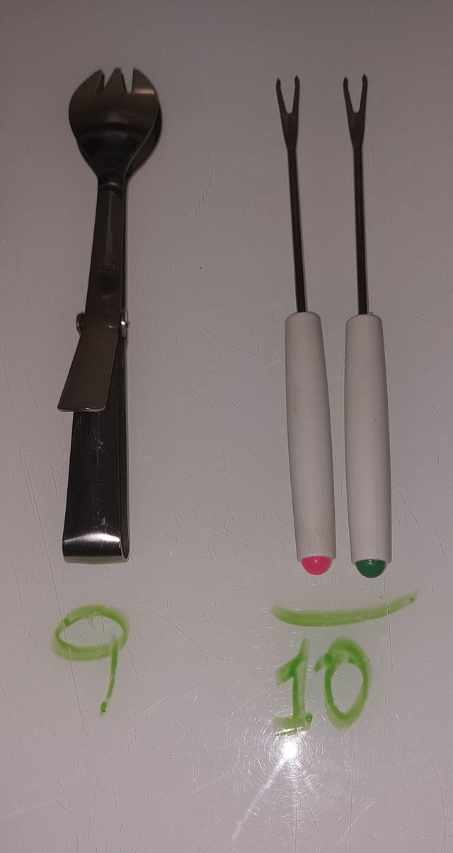 N° 182.- Cuchillos, Abrelatas y pinzas