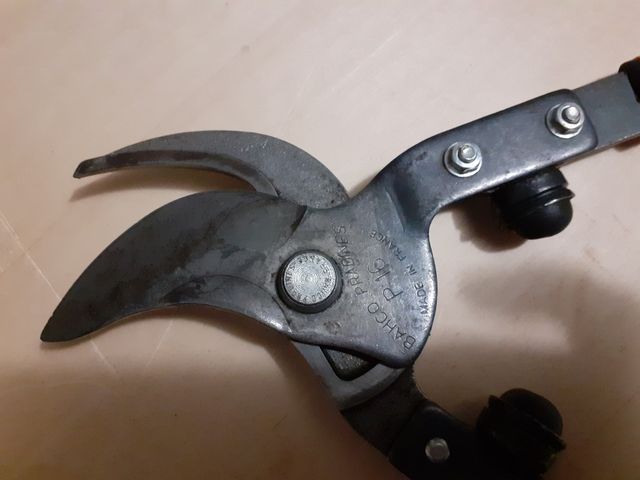 Tijeras de podar a dos manos