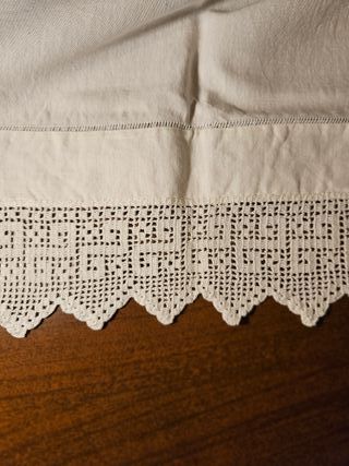 Set di due asciugamani con uncinetto