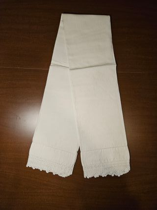 Set di due asciugamani con uncinetto