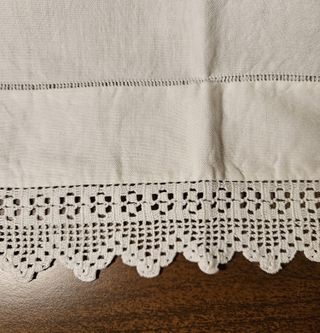 Set di due asciugamani con uncinetto