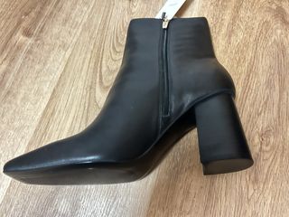 Botín tacón ancho piel negra