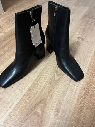 Botín tacón ancho piel negra