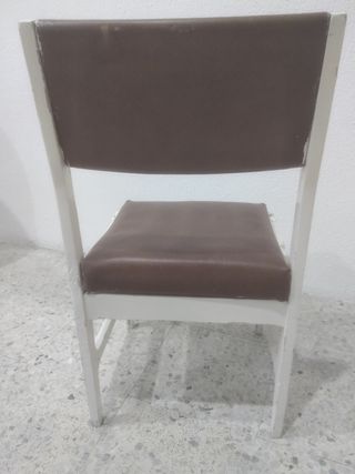 Dos sillas antiguas.