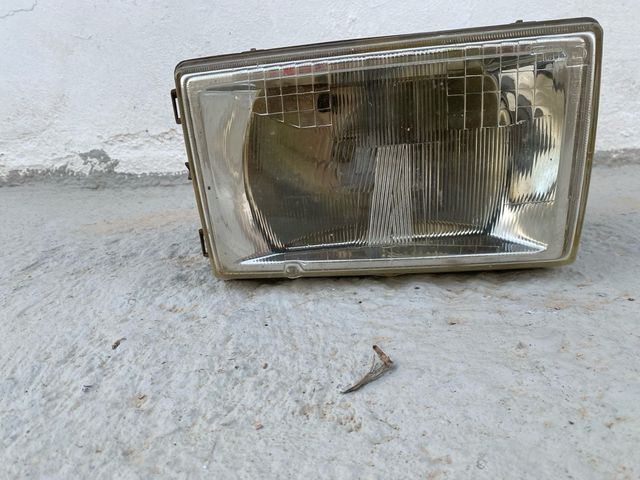 Faro de renault 9