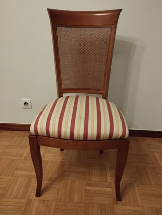 CONJUNTO DE MESA Y 4 SILLAS