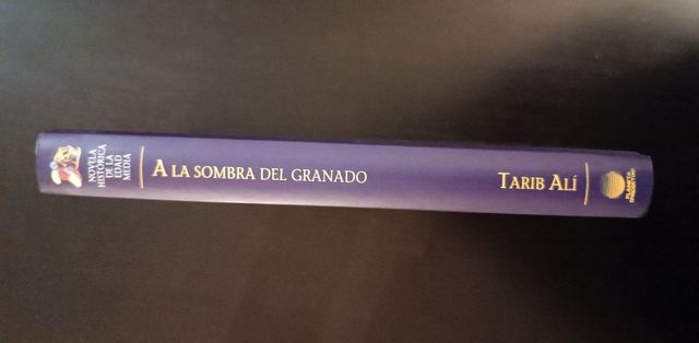 A la sombra del Granado