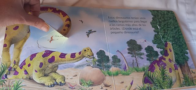 Libro de dinosaurios con solapas