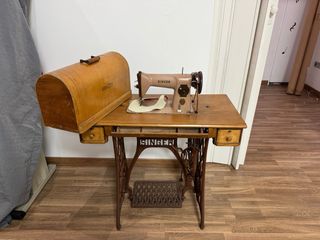 Maquina antigua de coser singer