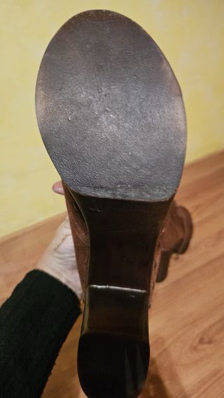 Botín de piel con tacón