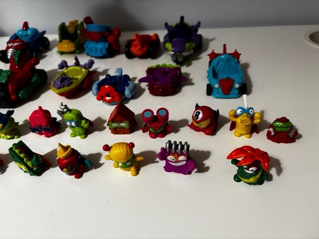 11 vehiculos y 20 superthings