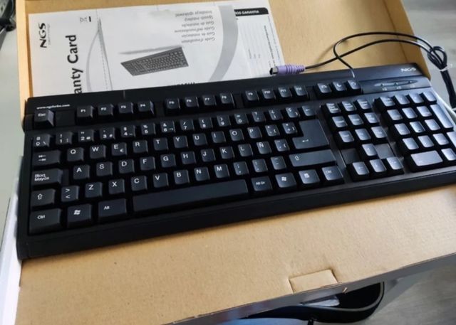 Teclado ordenador negro