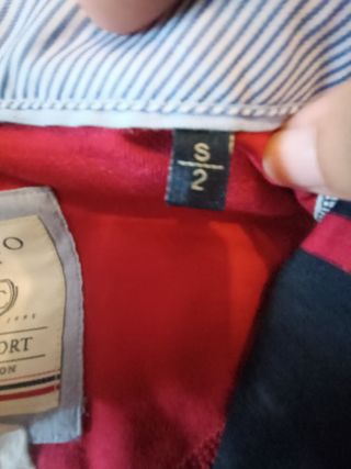 Polo manga largay codera,azul marinoconrayas rojas