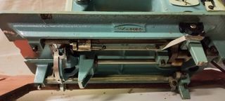 Maquina de coser ALFA.