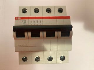 Interruptor automático S204-C32, 4P, curva tipo C