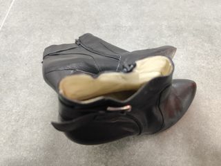 Botines de piel. N°37