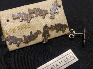 Pendientes de plata de ley de rinocerontes