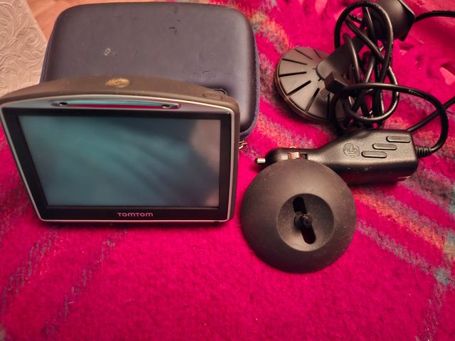 GPS TomTom Go 530 con funda y accesorios