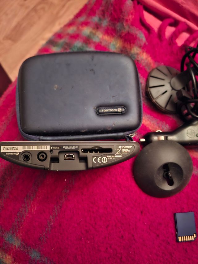 GPS TomTom Go 530 con funda y accesorios