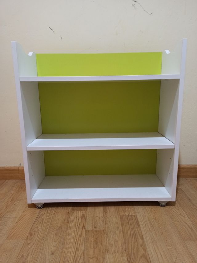 Estantería con ruedas