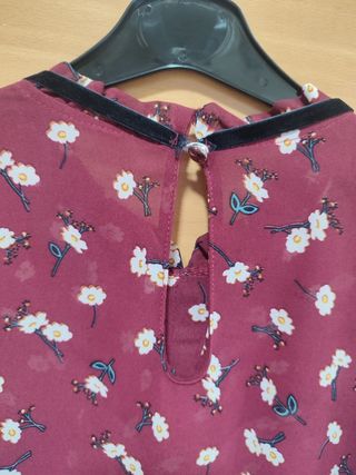 Camisa vestir granate flores mujer.