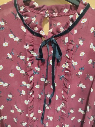 Camisa vestir granate flores mujer.