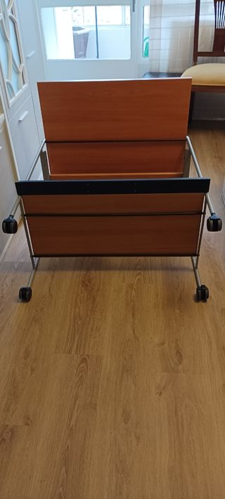 Mesa de trabajo y ordenador