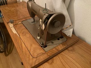 Maquina de coser antigua