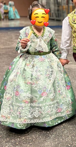 Traje de fallera niña