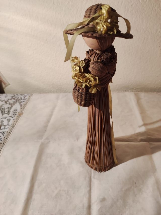 ANTIGUA MUÑECA DE PAJA