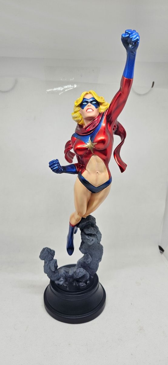 BOWEN DESING MS MARVEL ESTATUA RETRO ENVIO GRATIS