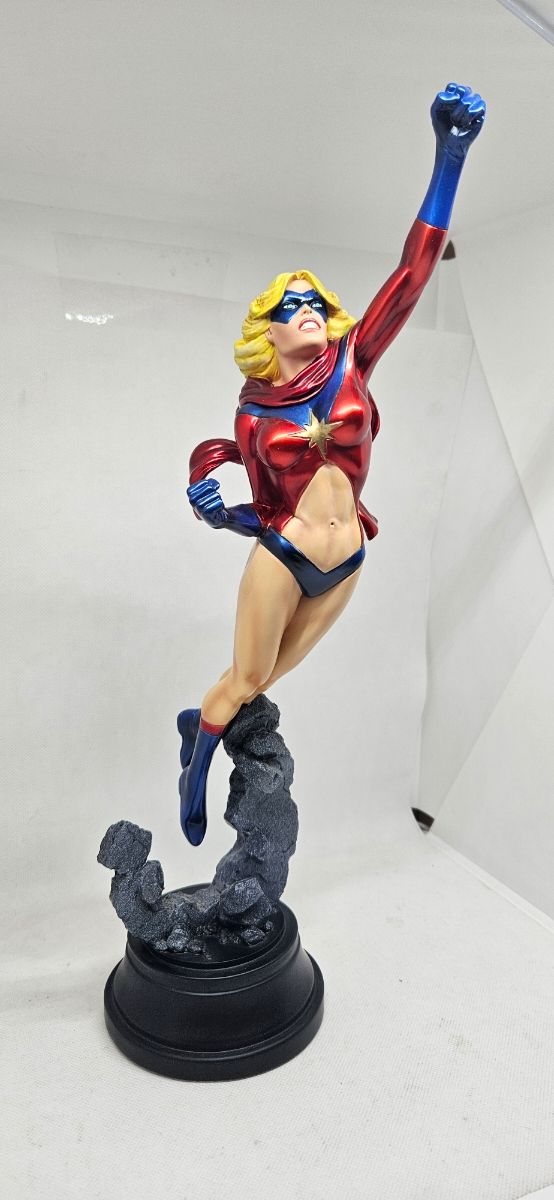 BOWEN DESING MS MARVEL ESTATUA RETRO ENVIO GRATIS