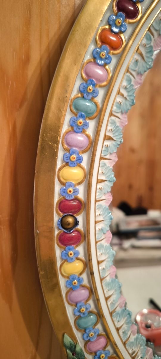 Specchio antico in porcellana