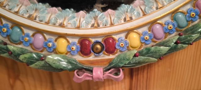 Specchio antico in porcellana