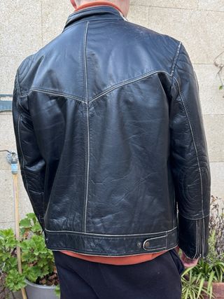 Cazadora moto cuero vintage. Tipo cafe racer.