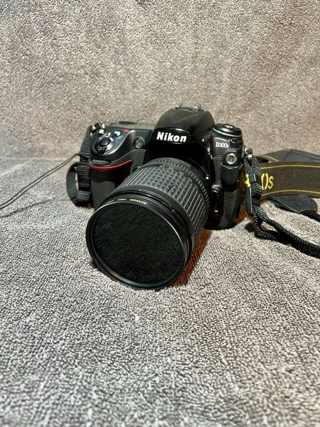 Camara Nikon D300s 12.3MP Digital SLR DSLR.