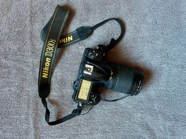 Camara Nikon D300s 12.3MP Digital SLR DSLR.