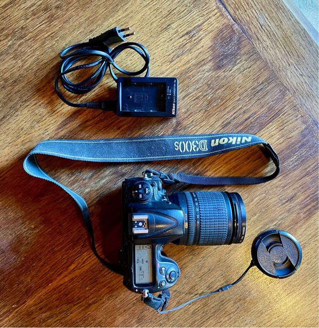 Camara Nikon D300s 12.3MP Digital SLR DSLR.