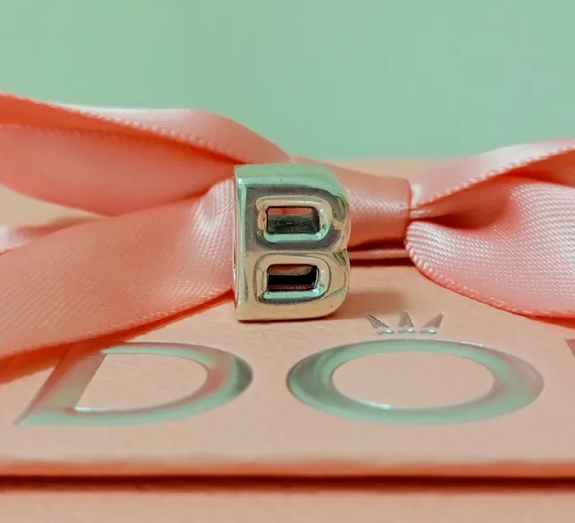 Charm Pandora Letra B Pavé.