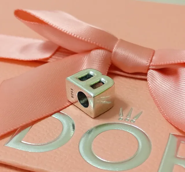 Charm Pandora Letra B Pavé.