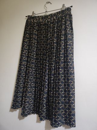 Falda plisada negra. Talla M 